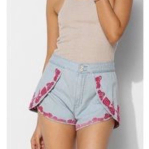BDG Urban Outfitters Chambray emroidered shorts 4 - Picture 2 of 5